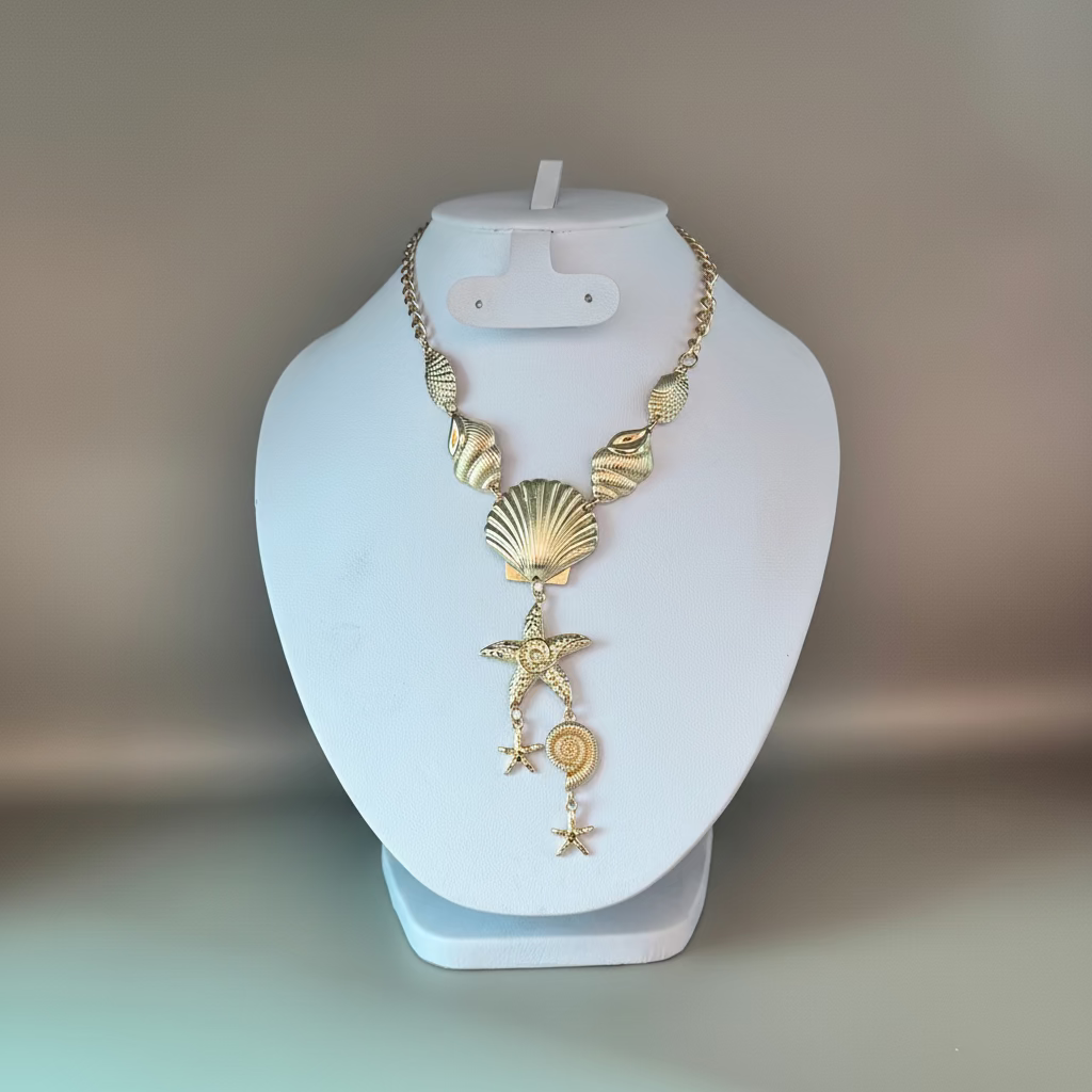 Collar con conchas y caracoles