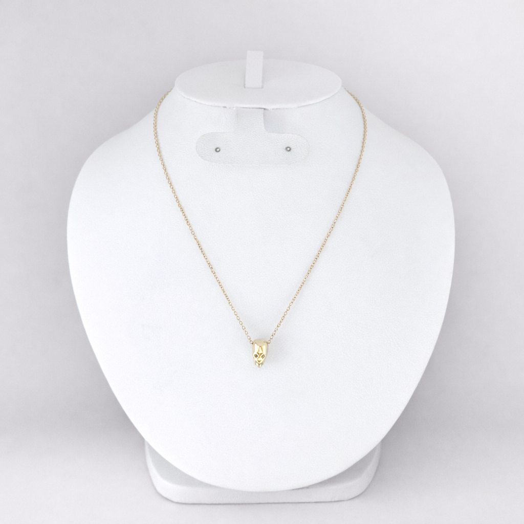 Collar con colgante de calavera