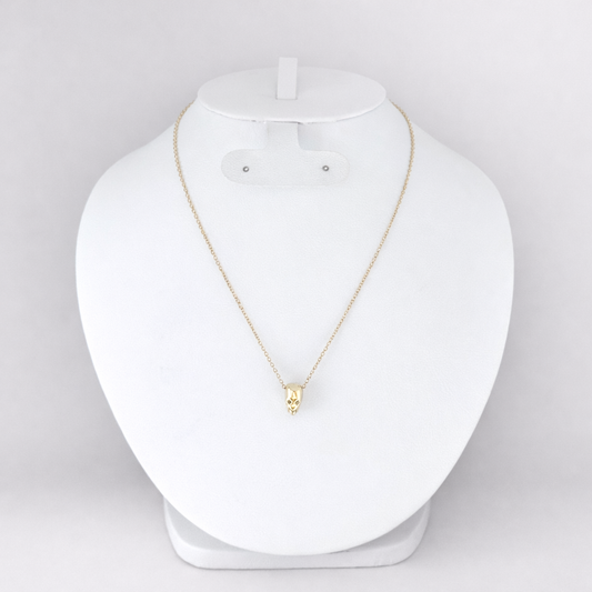 Collar con colgante de calavera