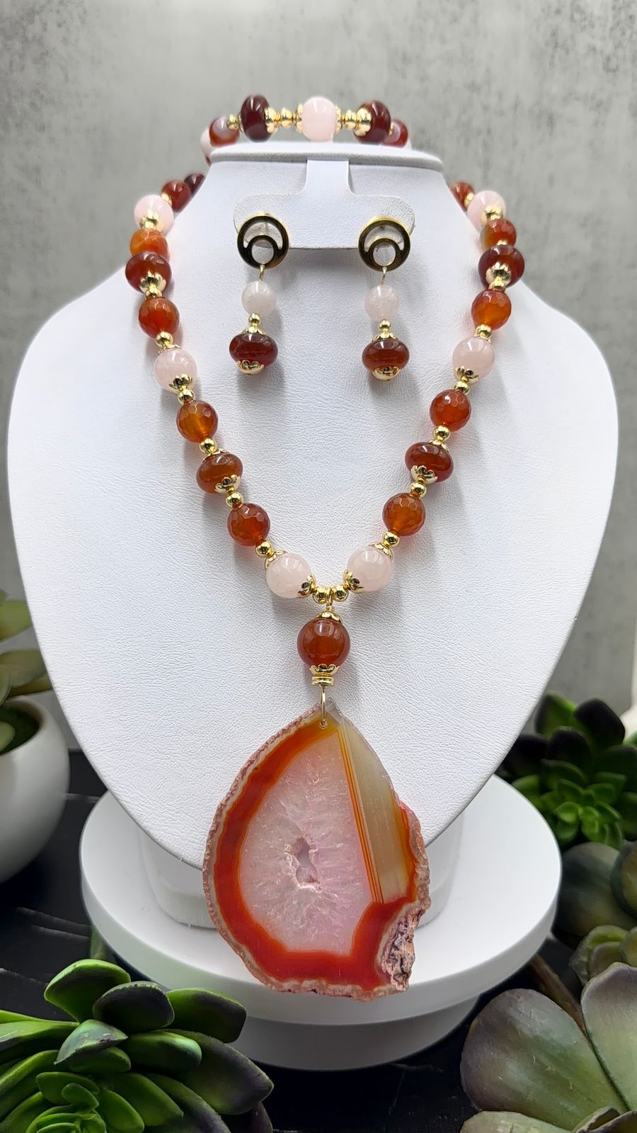 Juego de cornalina con cuarzo rosa dije de ágata bicolor con druzy