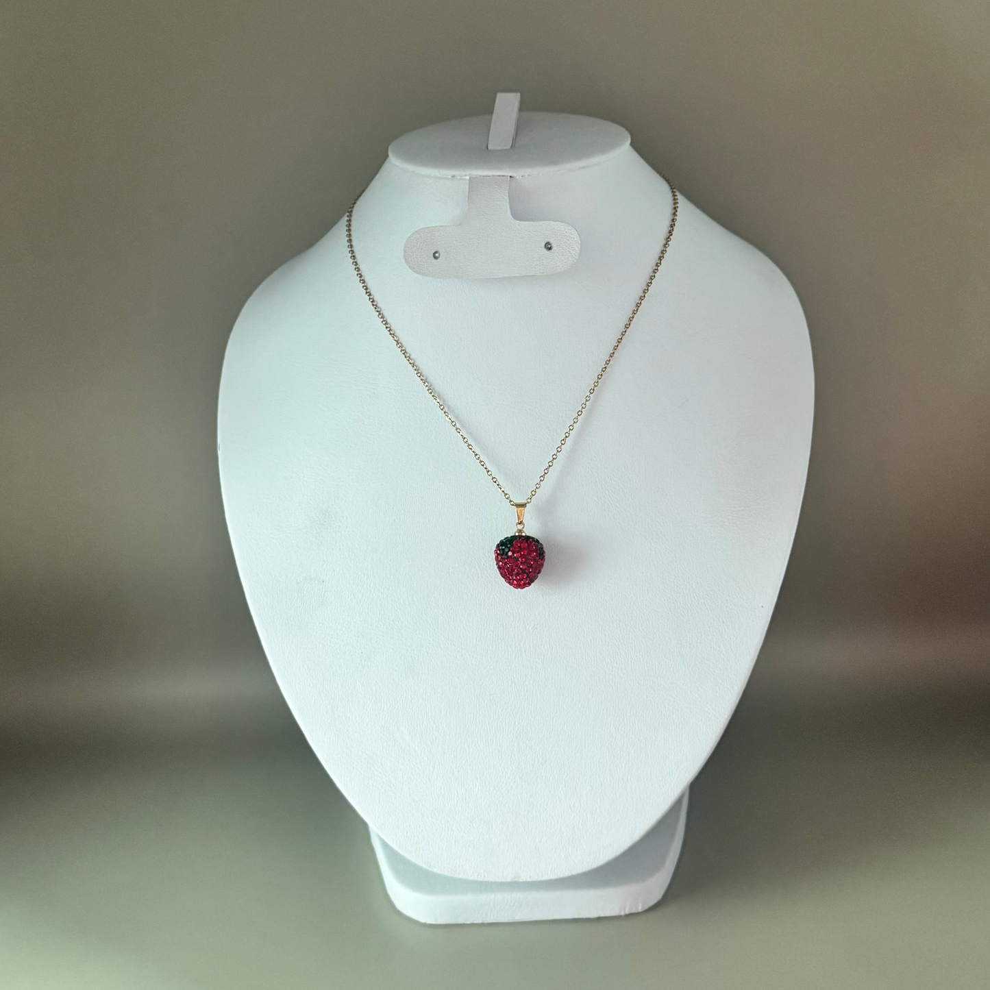 Cadena con dije de Fresa