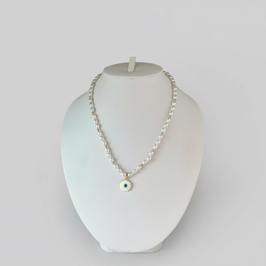 Collar de ojo con perlas