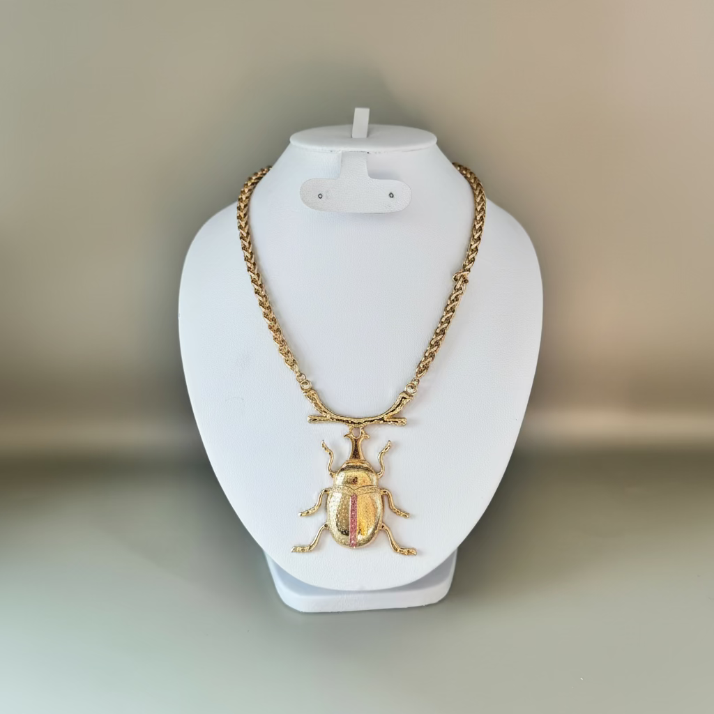 Collar de escarabajo gigante