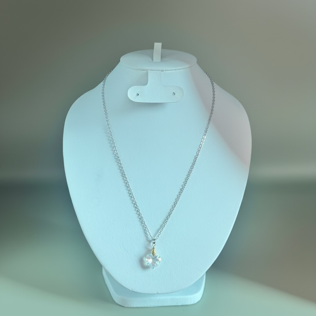 Collar con dije de flor en cristal