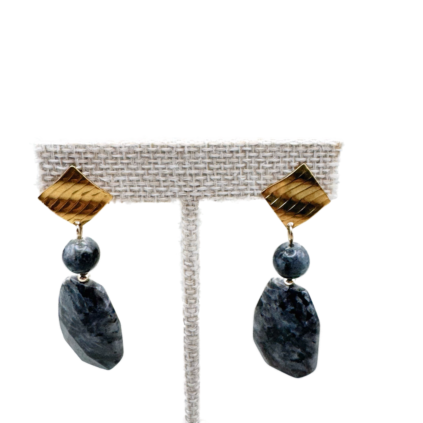 Aretes Dorados con Piedra Gris Natural