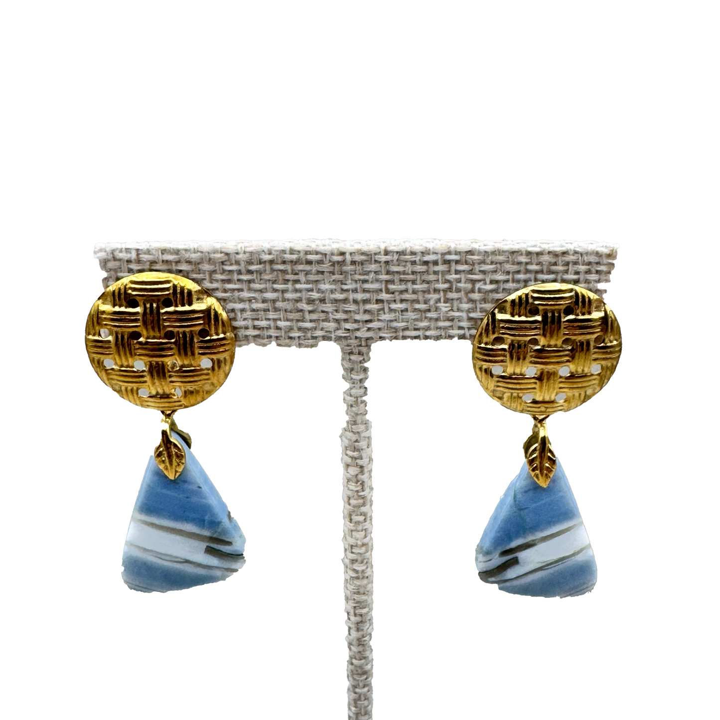Aretes Dorados Texturizados con Piedra Azul
