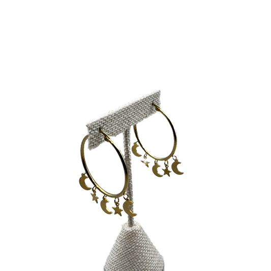 Aretes Aro Dorado con Dijes Luna y Estrella